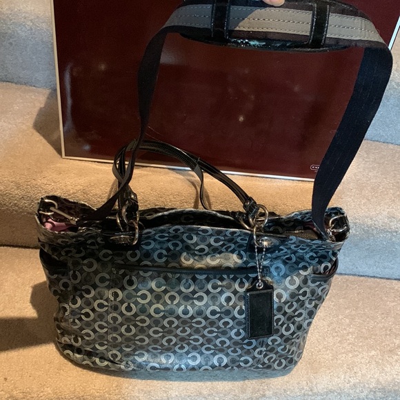 XL COACH leather logo handbag full of  pockets inside and out. LIKE BRAND NEW! - Picture 7 of 15